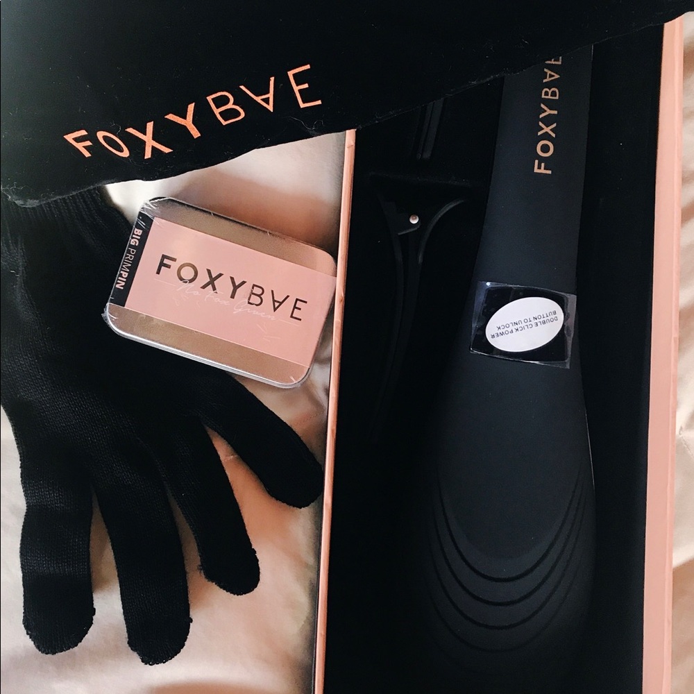NEW IN BOX Straightening Hairbrush by FOXYBAE